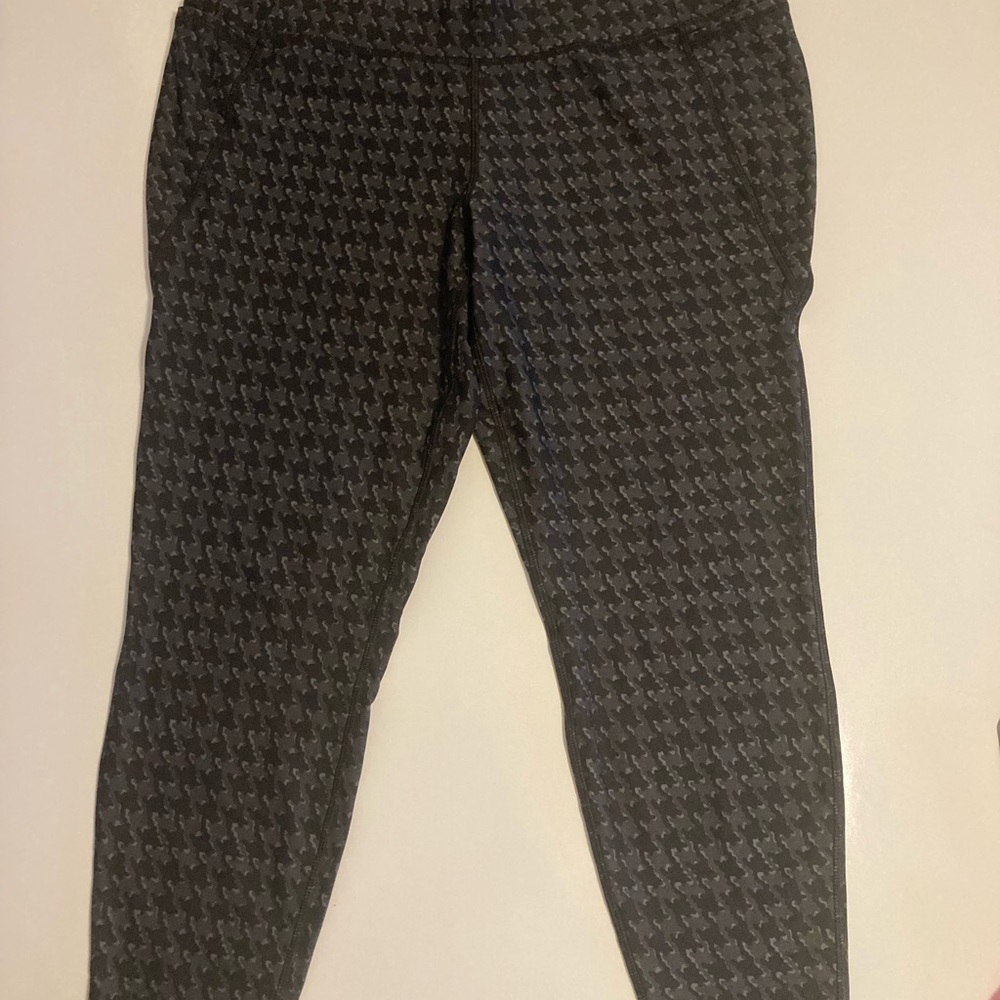 Livi Active Black and Gray houndstooth Patterned Leggings size 18/20 pockets